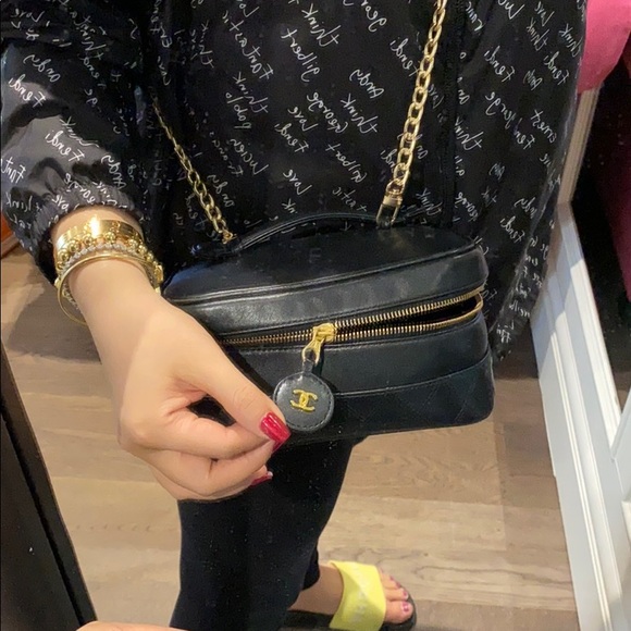 Chanel cosmetic bag - Picture 2 of 8